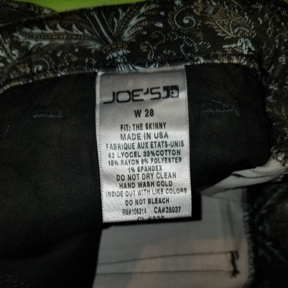 Joe's Skinny Jean with an intricate design - Picture 8 of 8